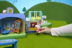 Hasbro PEPPA PIG LE CIRCUIT EN VILLE DE PEPPA -Jouets Pour Enfants Boutique d5944cf3398f41a6ebaba0fb7d07b91b3394b96b 41063453 06